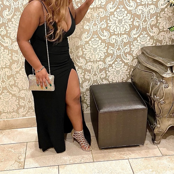 Black formal gown - Picture 4 of 5